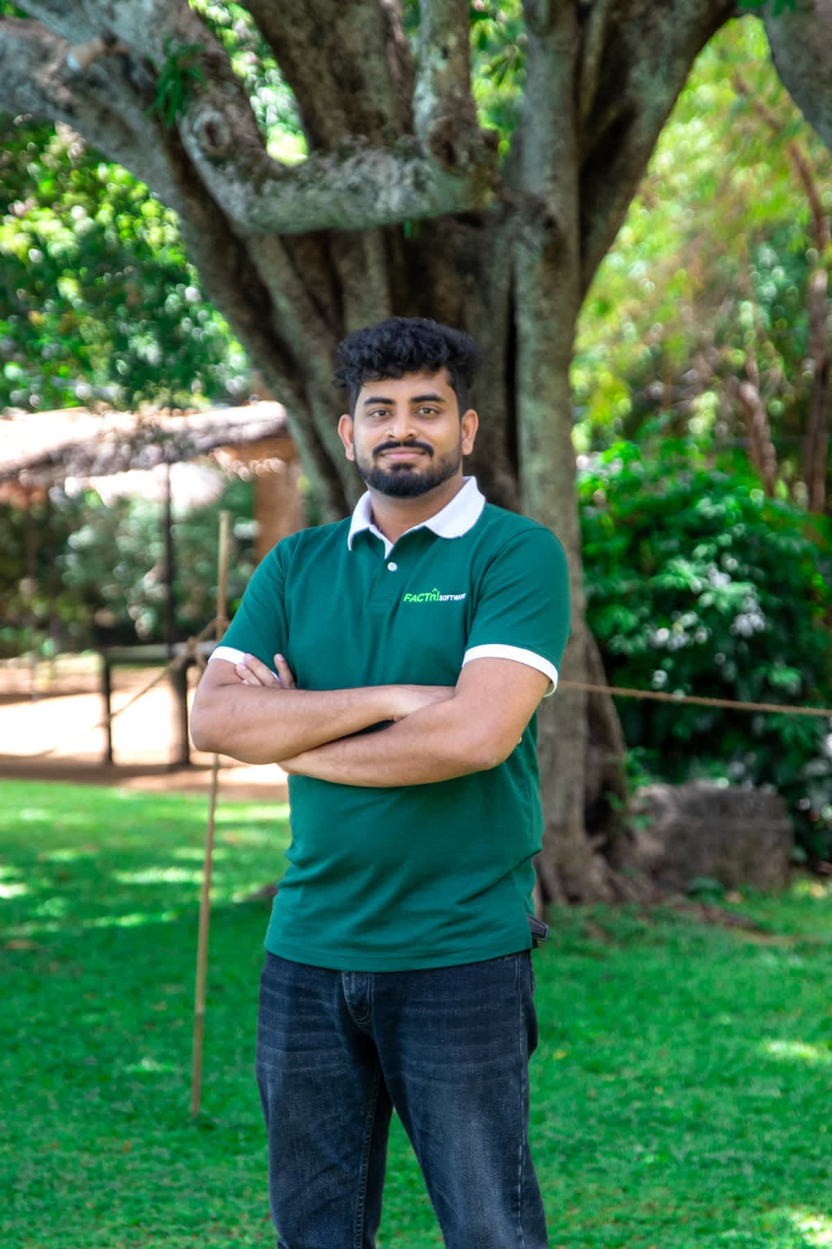 FACTn colleague posing in the Hotel Sigiriya gardens
